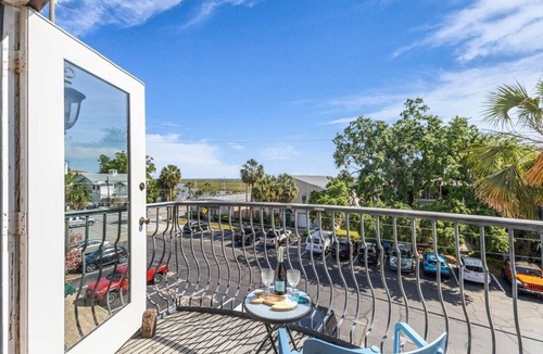 Darien Apartment | Close to River, In downtown, coffee shop on lower level of building, close to food walking distance