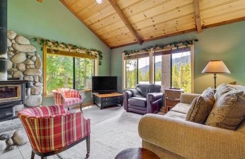 Twin Peaks House | Close to Ski Slopes: Tahoe Ski Chalet w/Fireplace