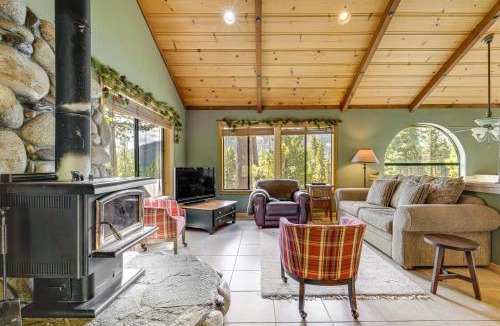 Twin Peaks House | Close to Ski Slopes: Tahoe Ski Chalet w/Fireplace