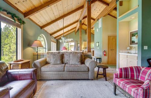Twin Peaks House | Close to Ski Slopes: Tahoe Ski Chalet w/Fireplace