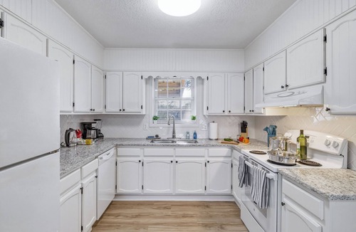 Fairbanks House | Close to St. Francis, ULM, META-pet friendly King Bed, plenty of parking space.