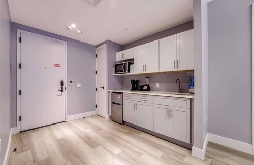 Port Morris Hotel | Close to Stadium Studio 2Q BR | Mott Haven