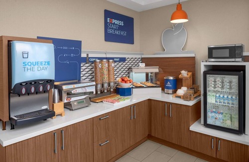 East Cambridge Hotel | Close to TD Garden | Free Breakfast & Wi-Fi