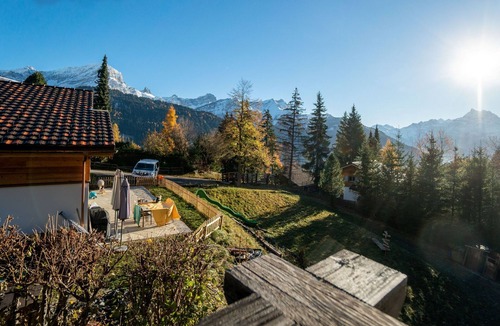 Barboleusaz Ski Chalet | Close to the arrival of the slopes, 750m from the Barboleuse train station.