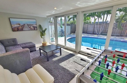 Coral Heights House | Close to the Beach! Heated pool, tiki bar, & BBQ