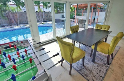 Coral Heights House | Close to the Beach! Heated pool, tiki bar, & BBQ