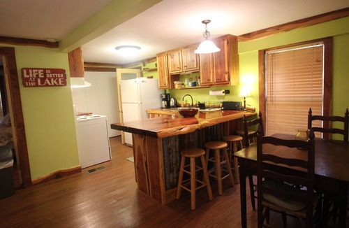 Broaddus House | Close to the Lake and Boat Launches. Pet-Friendly and Family-Friendly. Fish/Hunt