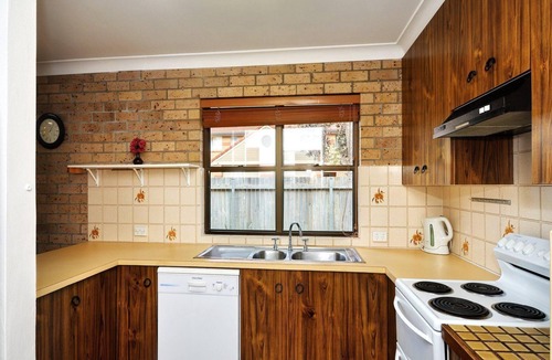 Hawks Nest House | Close To The Main Surf Beach