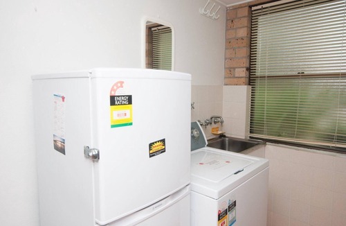 Hawks Nest House | Close To The Main Surf Beach