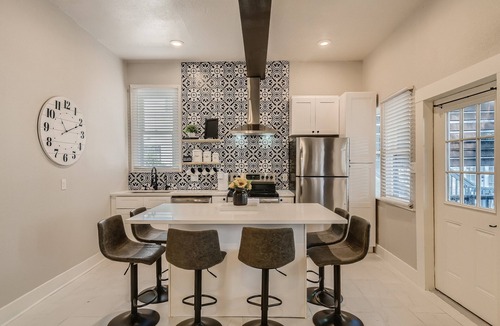 Government Hill House | Close to The Pearl, Riverwalk, Frost, Alamodome