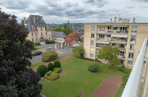 Saint-Lazare-Les Avenues Apartment | Close to the racecourse and Imperial Palace, charming apartment with breakfast.