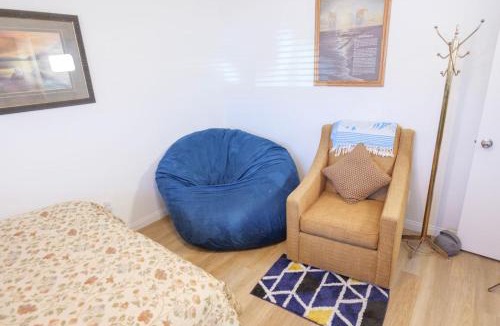 Sunrise Manor House | Close to the strip