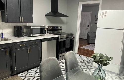 Midwest City House | Close to Tinker AFB 2 Bed 2 Bath-Modern Nest, Modern Nest-Contemporary 2 Bedroom