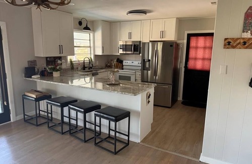 Franklin House | Close to town, 3-bedroom spacious home with AC in charming Franklin