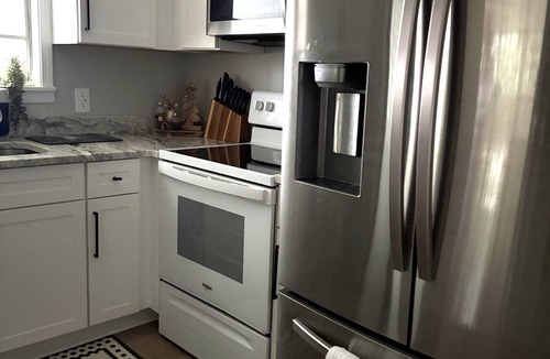 Franklin House | Close to town, 3-bedroom spacious home with AC in charming Franklin