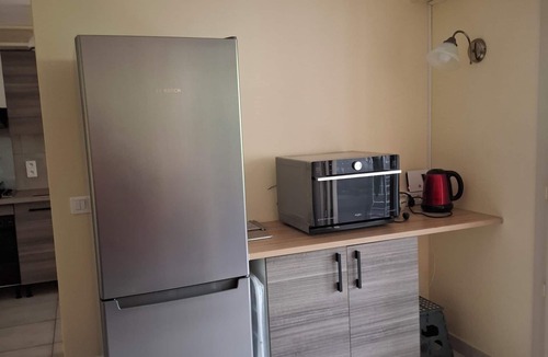 Revel House | Close to town center, many shops within walking distance