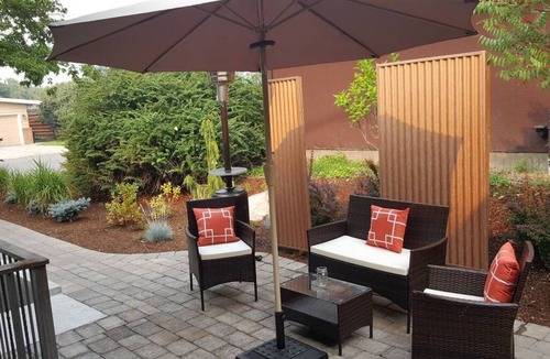 Missoula Apartment | Close to UM & Downtown. Refurbished 1350 sq ft w/Gym, Laundry, Kitchen, Patio.
