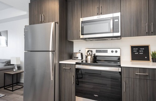 Fort Gary Apartment | Close to UM+Lavish 1 Bdr+Free Parking (105 30 UC)