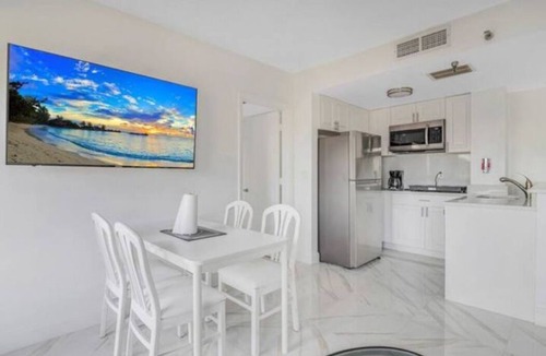 Southwest Orlando Apartment | CLOSE TO UNIVERSAL and International drive, 2 bedroom king suite with parking
