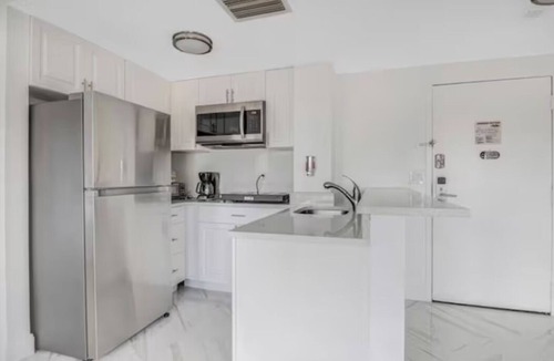 Southwest Orlando Apartment | CLOSE TO UNIVERSAL and International drive, 2 bedroom king suite with parking