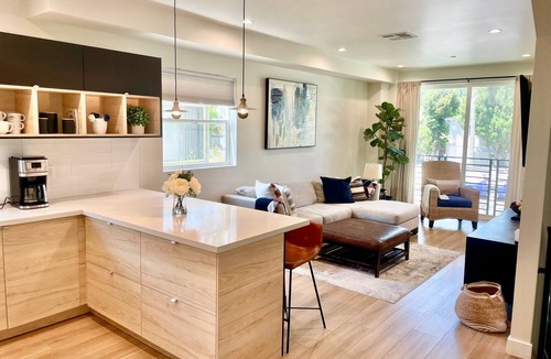 Sherman Oaks House | Close to Universal Studios Family friendly Townhouse!