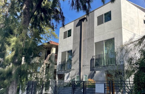 Sherman Oaks House | Close to Universal Studios Family friendly Townhouse!