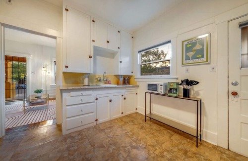 Feldman's House | Close to UofA/1 BR 1 BA/Unique/Patio & Porch