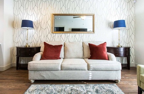 Knox - Henderson Apartment | Close to Uptown|Fast WiFi|King Bed|Walkable