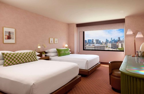 Red River Cultural District Hotel | Close to UT Austin + On-site Dining, Pool & Gym