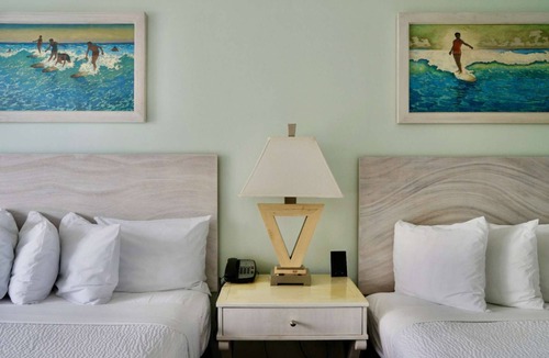 Waikiki Hotel | Close to Waikiki Beach + Infinity Pool. Sauna. Bar