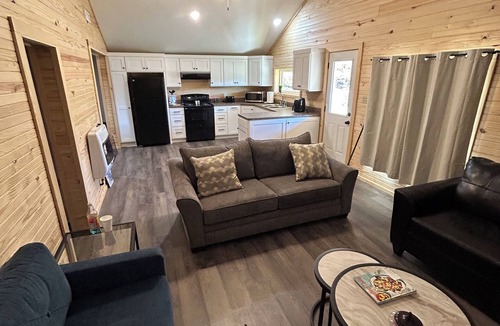 Elkins Cabin | Closest rental to the trailhead. Access the trails across the road from cabin.