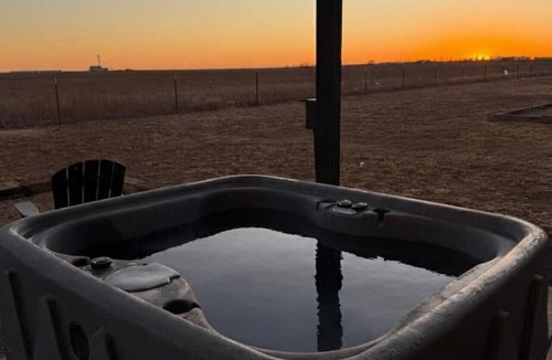 Amarillo House | Closest To Cadillac Ranch - *Private Hot Tub*