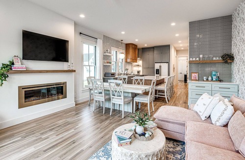 Eufaula House | Closest to Swim Beach & Pop-Up Shops | Sleeps 12 | Lake View | 3 Balconies!