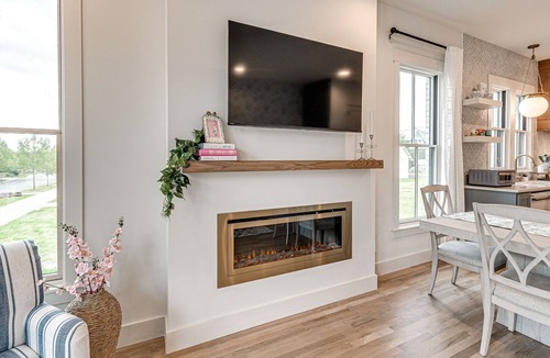 Eufaula House | Closest to Swim Beach & Pop-Up Shops | Sleeps 12 | Lake View | 3 Balconies!