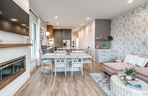 Eufaula House | Closest to Swim Beach & Pop-Up Shops | Sleeps 12 | Lake View | 3 Balconies!