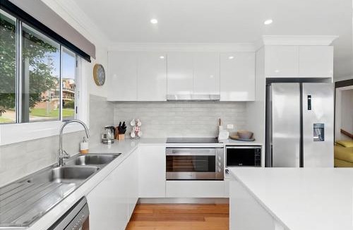 Batehaven House | Cloud 9 at Batehaven managed by Batemans Bay Accom