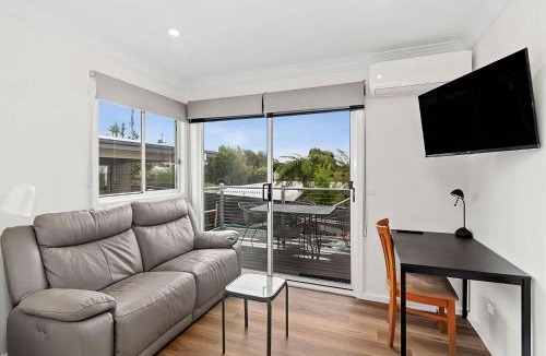 Batehaven House | Cloud 9 at Batehaven managed by Batemans Bay Accom