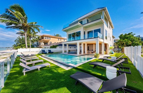 Anna Maria Apartment | Cloud 9 - BeachFront Splendor
