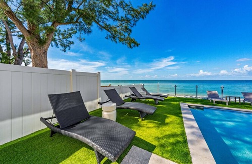 Anna Maria Apartment | Cloud 9 - BeachFront Splendor