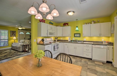 Waveland Cottage | 'cloud 9 On The Coast' < 1 Mi to Beach!