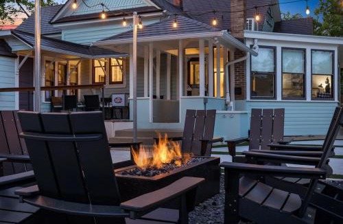 Fredericksburg House | Cloud 9 Pool Hot tub Fire pit Sleeps 18