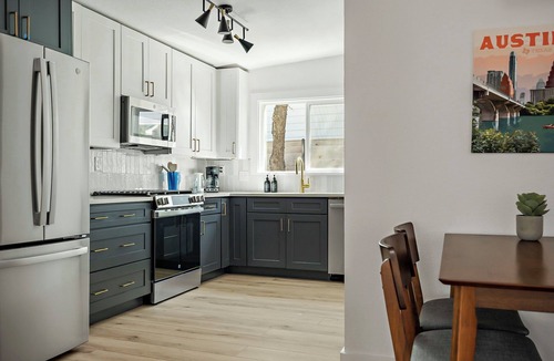 Chestnut House | Cloud 9 Retreat - Two Homes in East Downtown