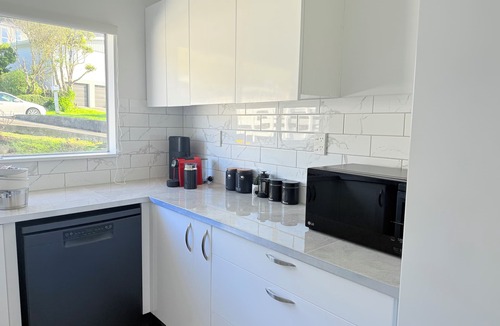 Johnsonville House | Cloud Catcher - Blooming Retreat with Scenic Views