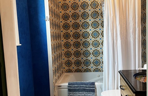 Seventh Ward Ski Chalet | Cloud House, cozy, convenient, w/muraled workspace/breakfast nook