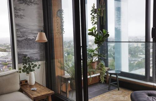 Henderson Apartment | Cloud Loft Residence with 180 Degrees Views