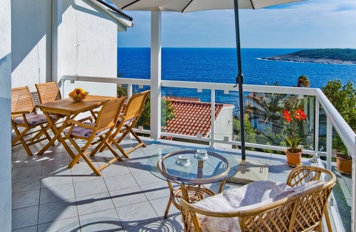 Krizni rat Apartment | Cloud- One bedroom apartment with Terrace and Sea View