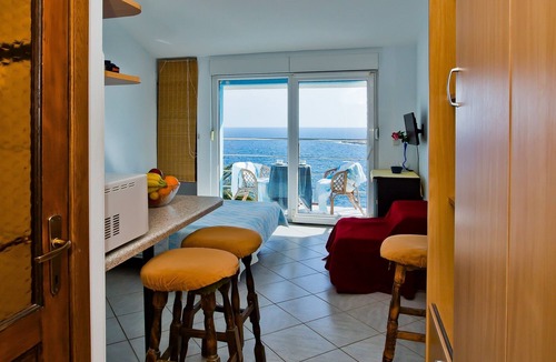 Krizni rat Apartment | Cloud- Studio apartment with Balcony and Sea View