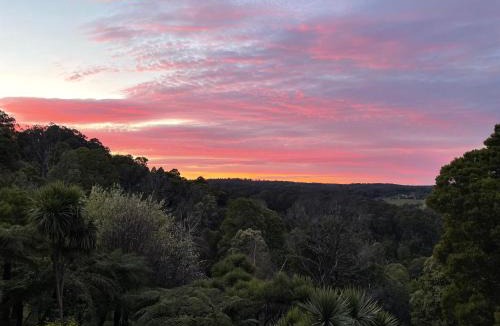 Menzies Creek Bed & Breakfast | Cloud View Garden