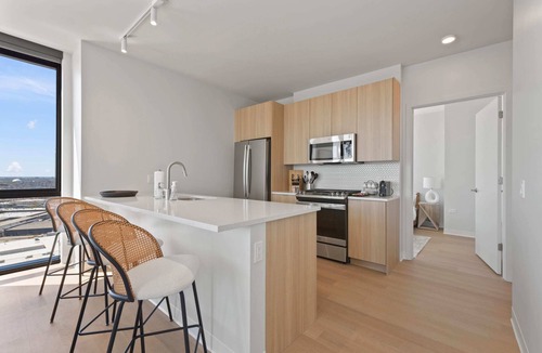 River North Apartment | Cloud9|4 Apartments @LincolnPark|The Cedar