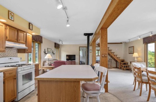 Summit Ski Chalet | Cloud9 Lake View Mountain House-Catskill Cabin